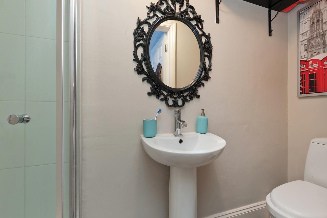 Apartment Victoria Studio London